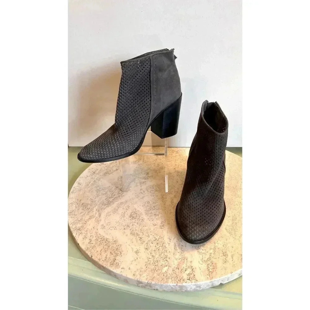 Women's Steve‎ Madden Rumble Perforated Bootie Black Grey Suede Size 8